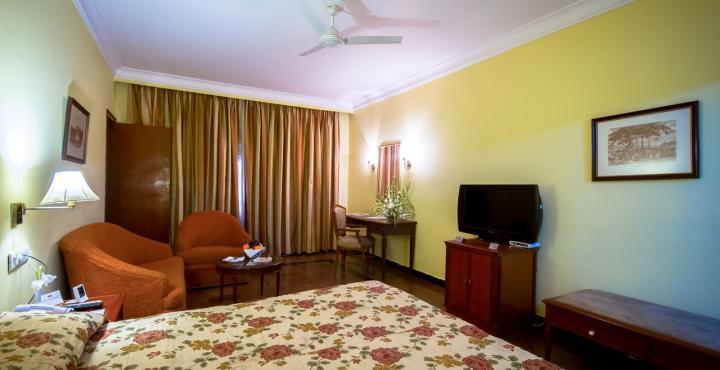 Ritz Plaza होटल 4*