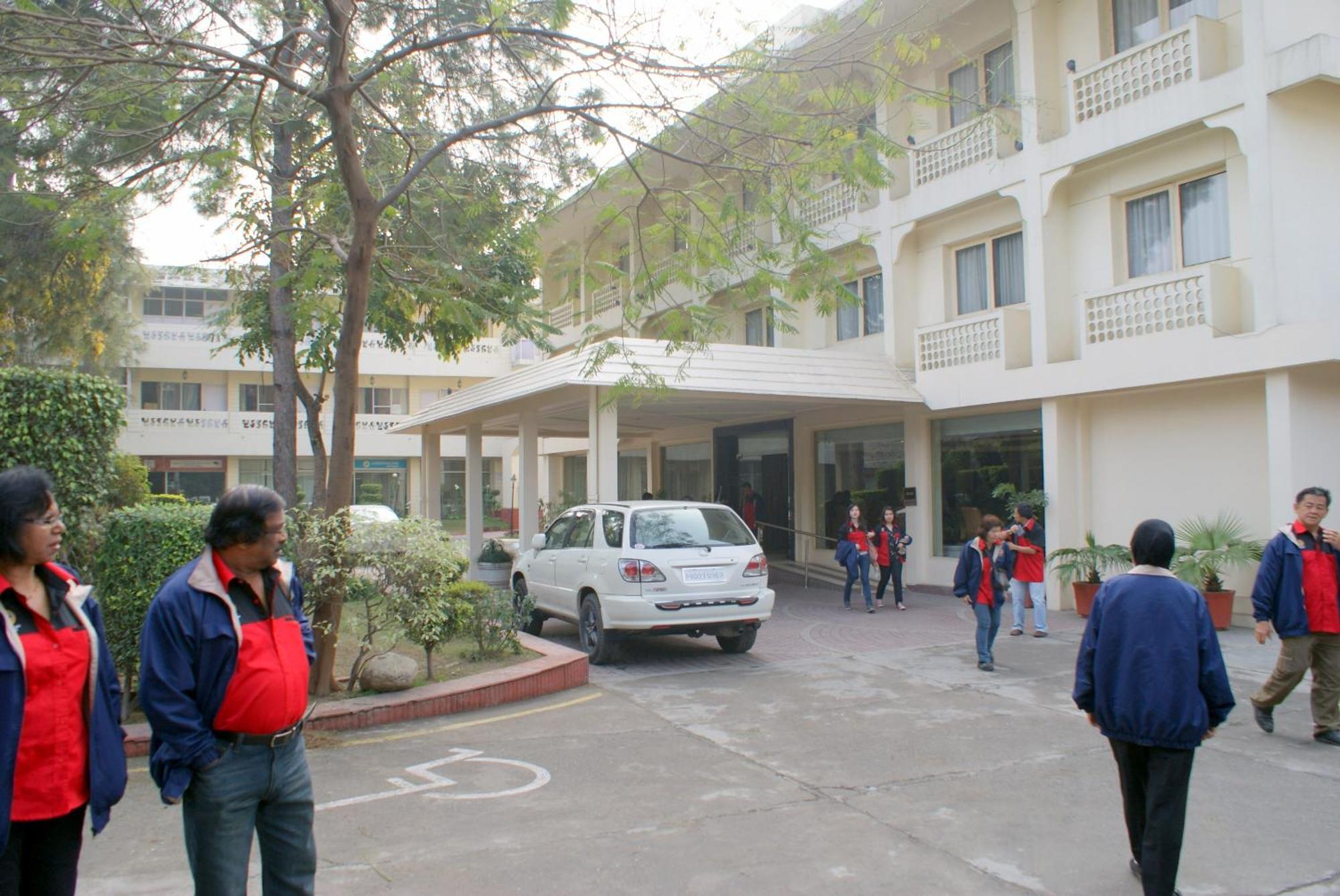 Ritz Plaza होटल