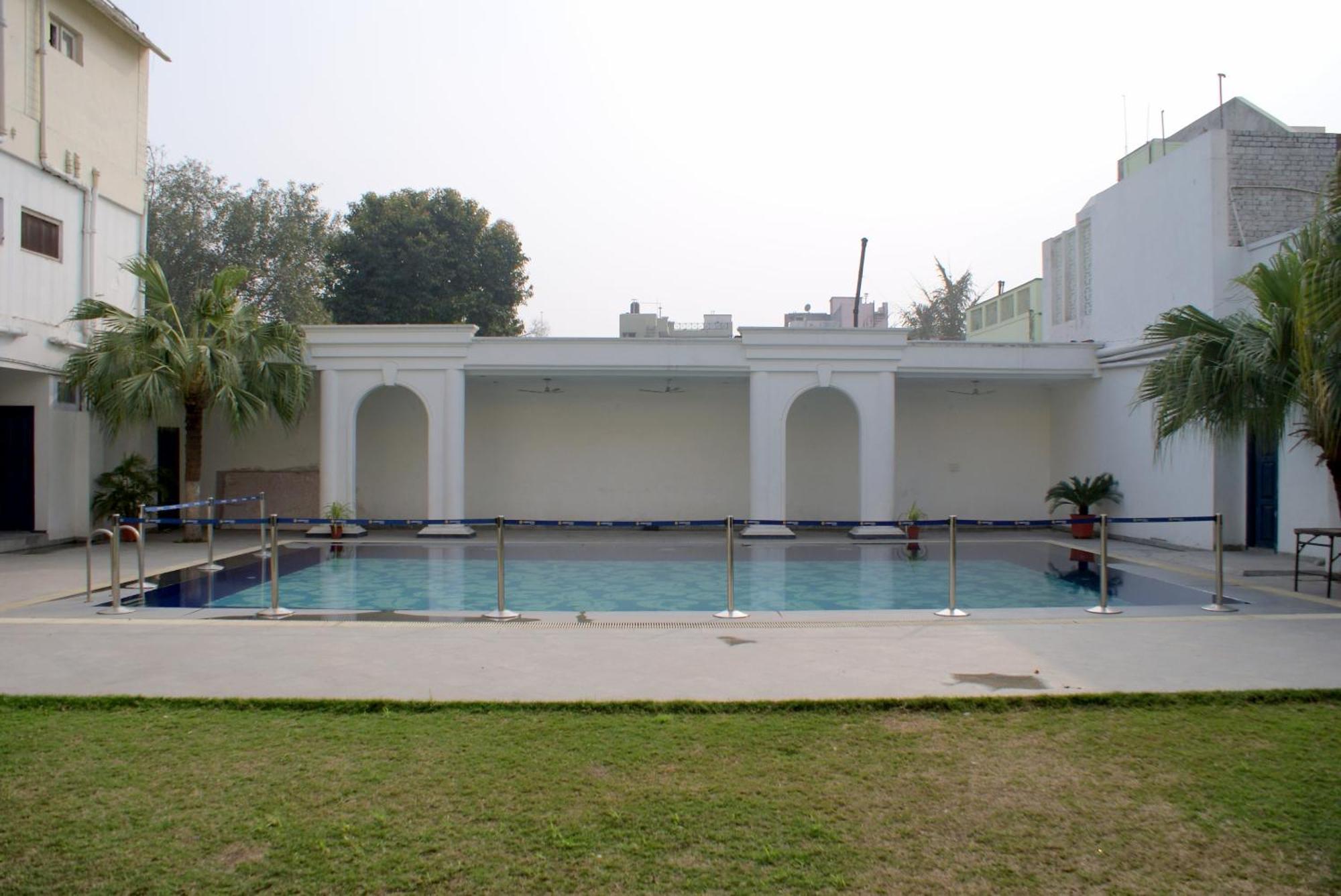 Ritz Plaza होटल