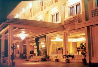Ritz Plaza होटल 4*