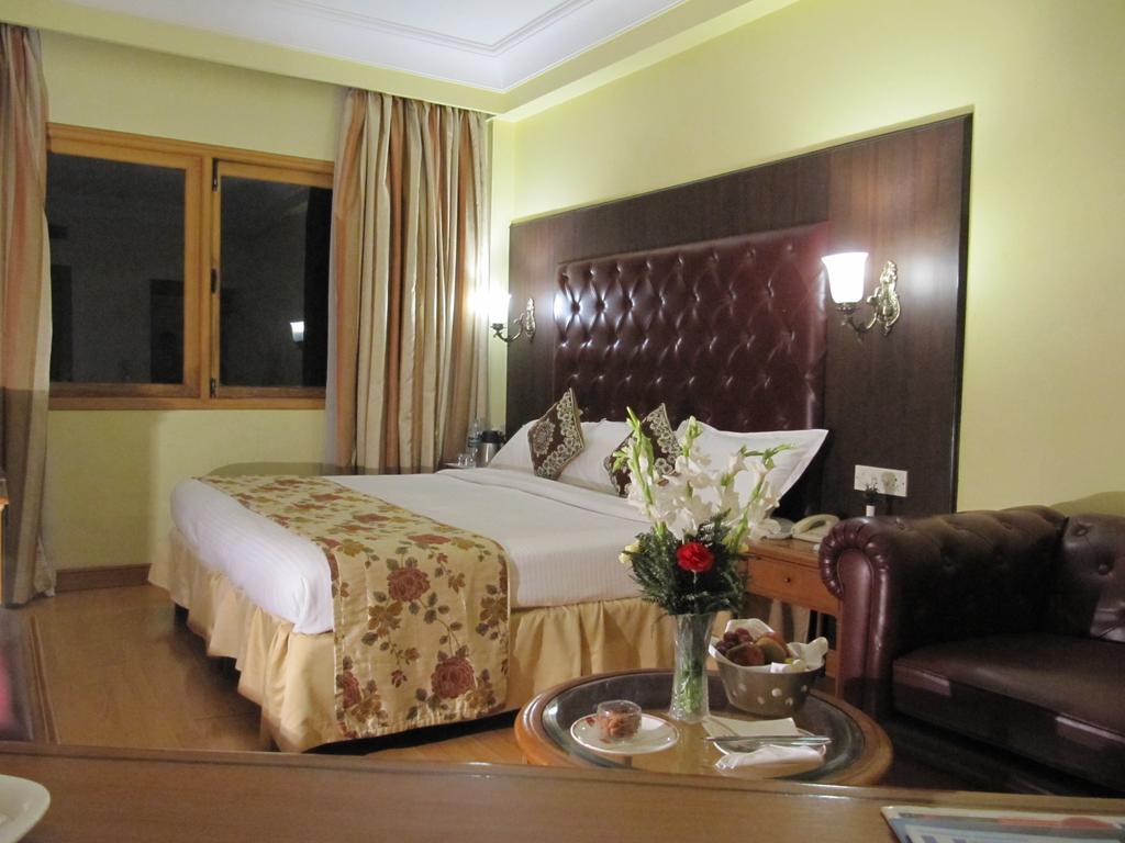 Ritz Plaza होटल 4*