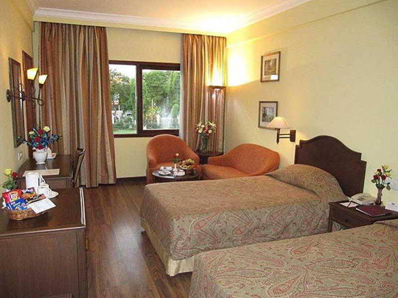 होटल Ritz Plaza
