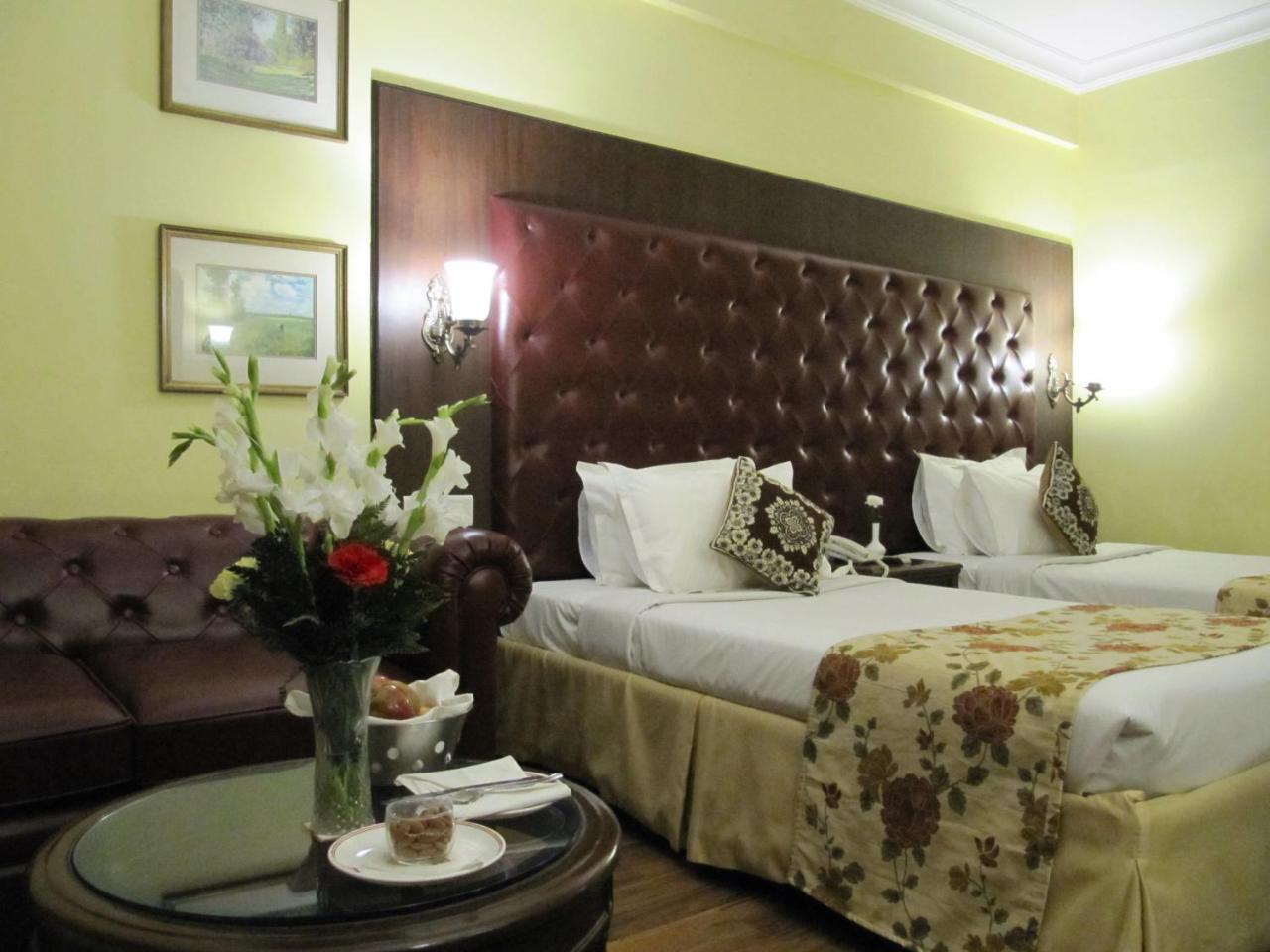 Ritz Plaza होटल