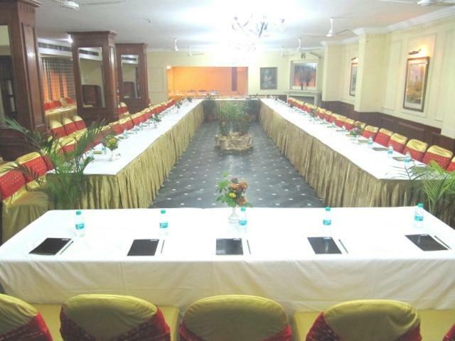 Ritz Plaza होटल